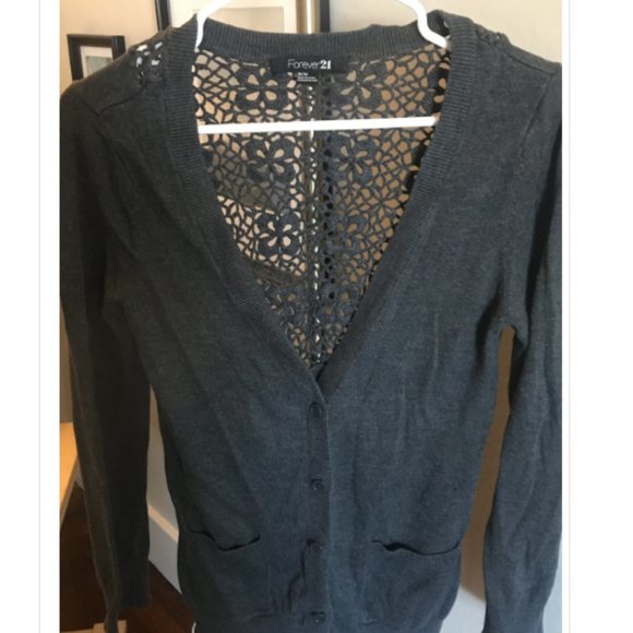 Crocheted back button up cardigan with pockets - Picture 3 of 3